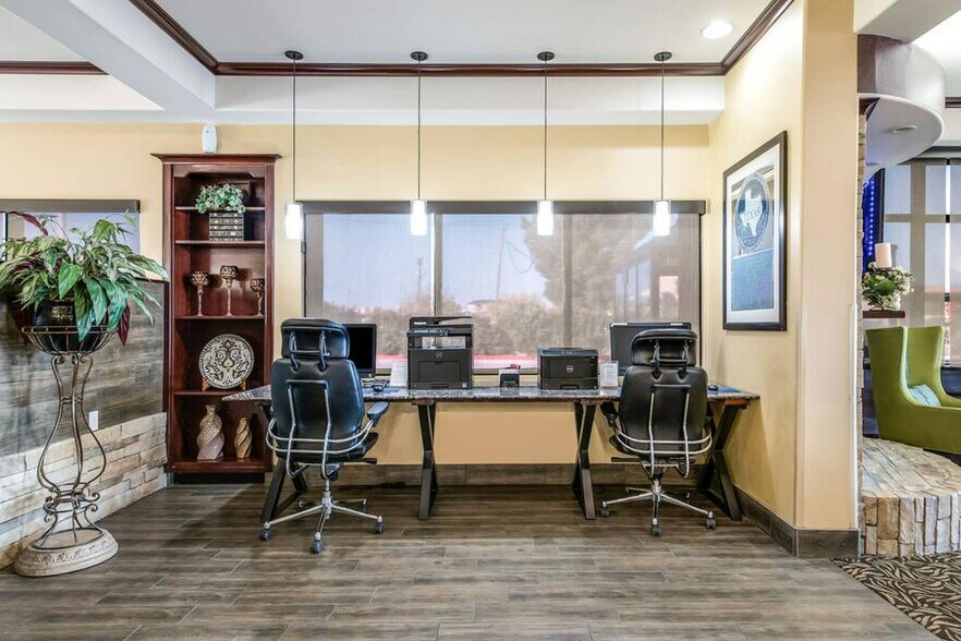 More Photos Of 3101 W Dickinson Blvd, Fort Stockton Hotel For Sale