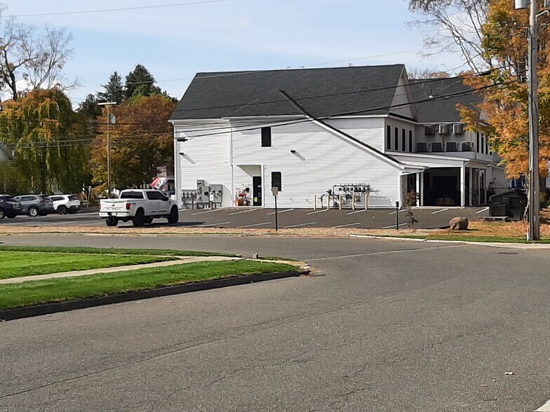 More Photos Of 2 Crane Park Dr, Wilbraham Medical For Lease