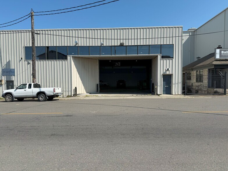 Primary Photo Of 1520 NW Ballard Way, Seattle Warehouse For Lease