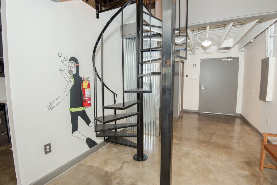 More Photos Of 887 W Marietta St NW, Atlanta Loft Creative Space For Lease