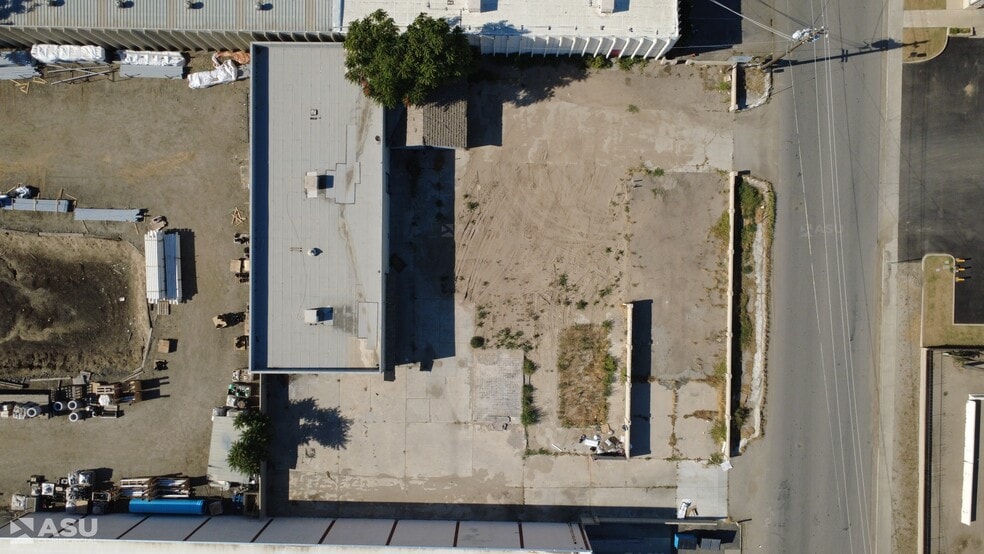 More Photos Of 2831 Gibson St, Bakersfield Warehouse For Sale