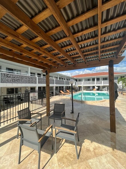 More Photos Of 14711 Gulf Blvd, Madeira Beach Hotel For Sale