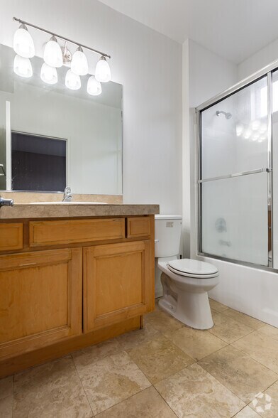 More Photos Of 1239 W 30th St, Los Angeles Apartments For Sale