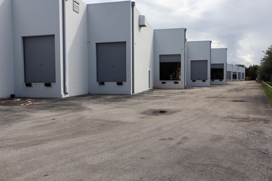 More Photos Of 2400 W Copans Rd, Pompano Beach Showroom For Lease