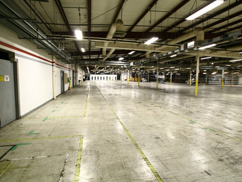 More Photos Of 260 Bennett Dr, Pulaski Warehouse For Lease