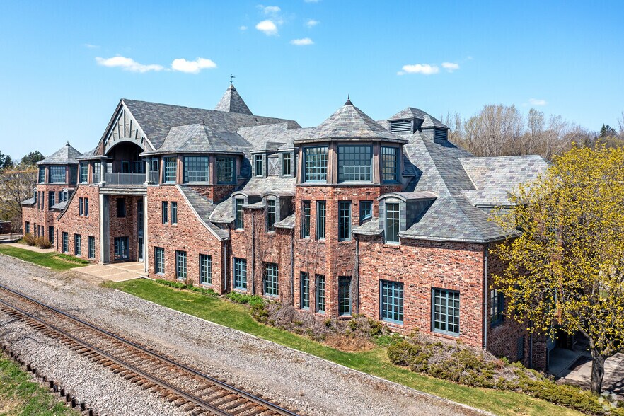 More Photos Of 200 Lake St E, Wayzata Office For Lease