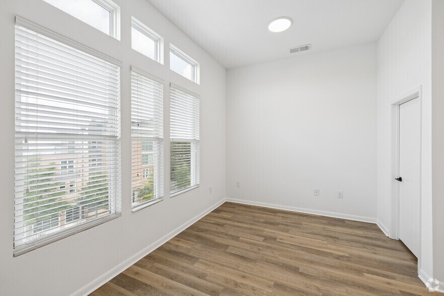 More Photos Of 725-735 Coleman Blvd, Mount Pleasant Apartments For Lease