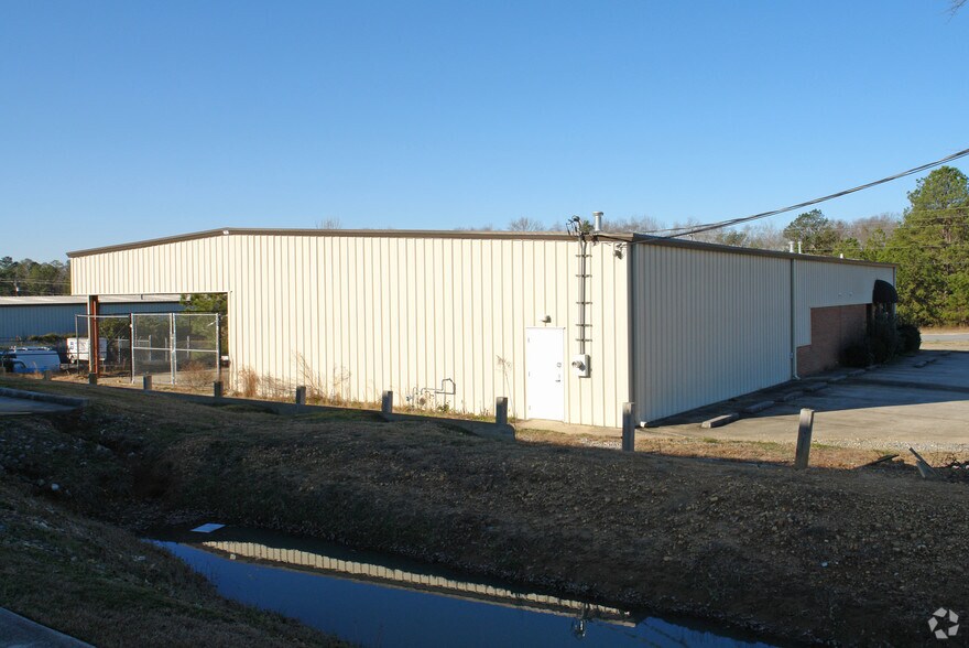 More Photos Of 6080 Coca Cola Blvd, Columbus Light Distribution For Lease