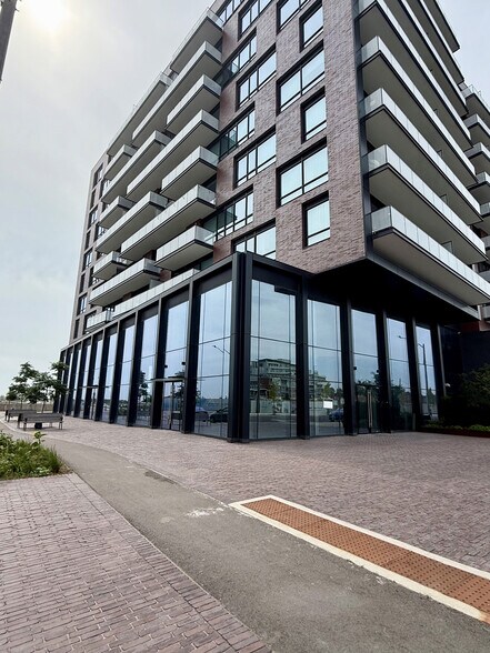 More Photos Of 175 Lakeshore Rd W, Mississauga Unknown For Lease