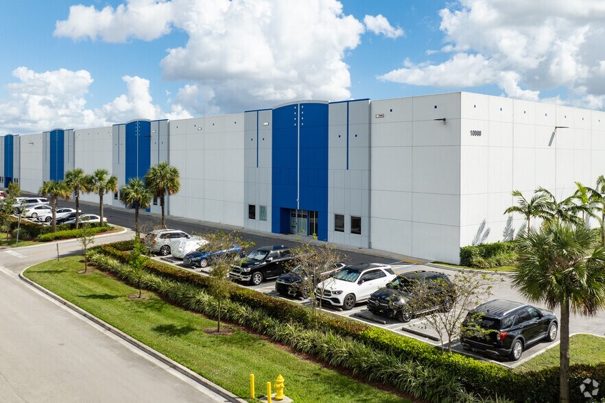 Primary Photo Of 10900 NW 146th St, Hialeah Gardens Warehouse For Lease