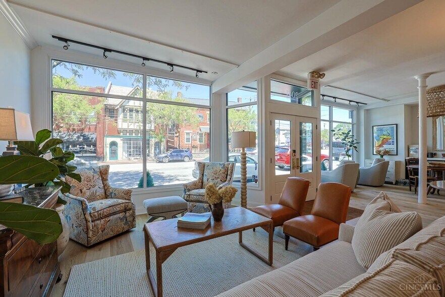 More Photos Of 2041-2043 Madison Rd, Cincinnati Storefront Retail Residential For Sale