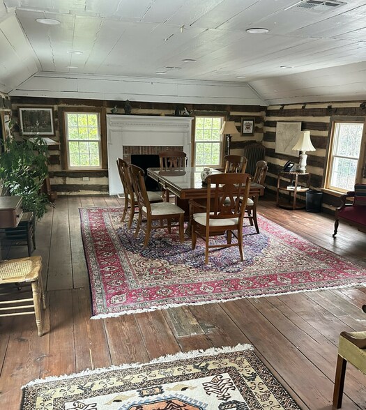 More Photos Of 207 W Main St, Lexington Office For Lease