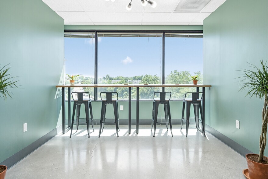 More Photos Of 200 W Towsontown Blvd, Towson Coworking Space