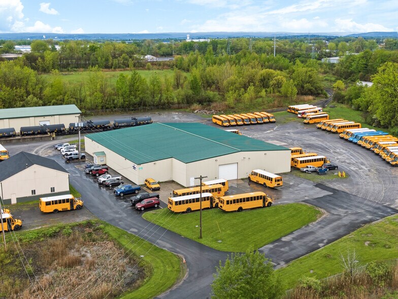 More Photos Of 7707 Henry Clay Blvd, Liverpool Warehouse For Lease