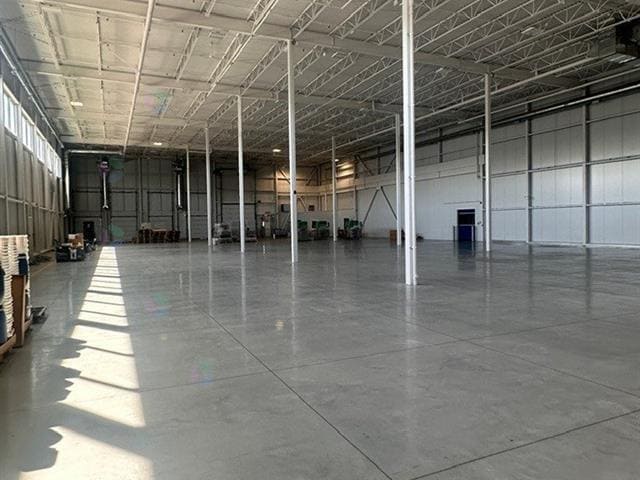 More Photos Of 4160 Hwy Desserte Sud Laval (A-440), Laval Industrial For Lease