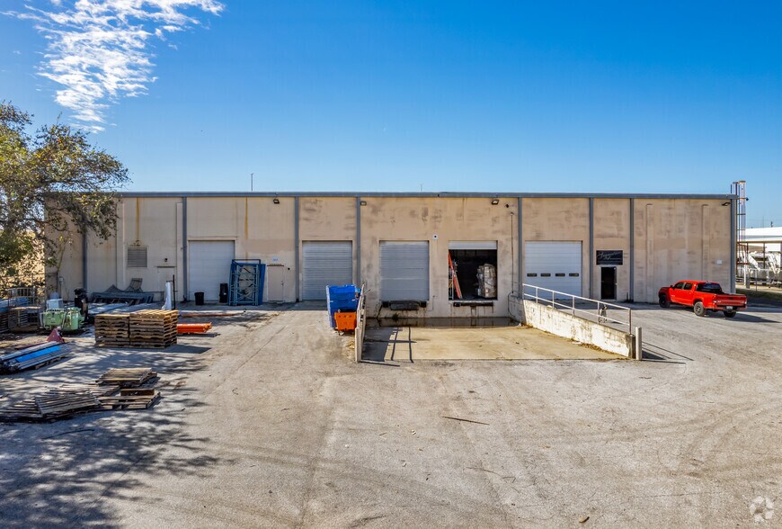 More Photos Of 10855 US Highway 19 N, Clearwater Manufacturing For Sale