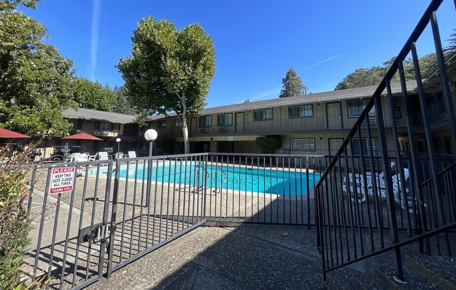 More Photos Of 2901 4th St, Santa Rosa Hotel For Sale