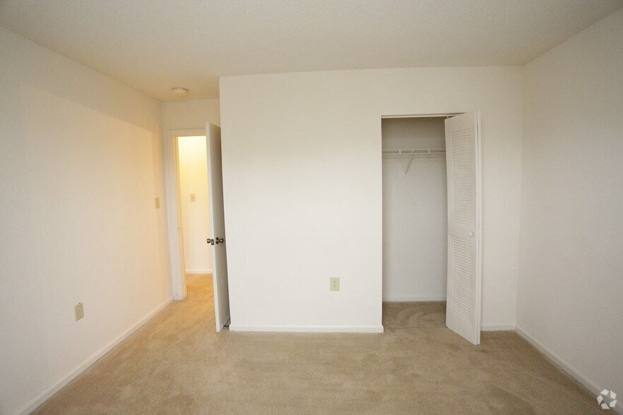 More Photos Of 5600 Salem Run Blvd, Fredericksburg Apartments For Sale