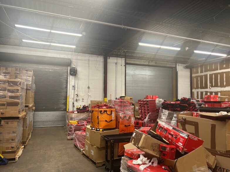 More Photos Of 444 Bayview Ave, Inwood Warehouse For Sale