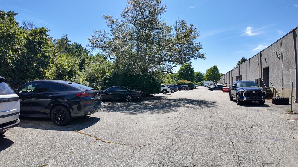 More Photos Of 145 Faunce Corner Rd, Dartmouth Unknown For Lease