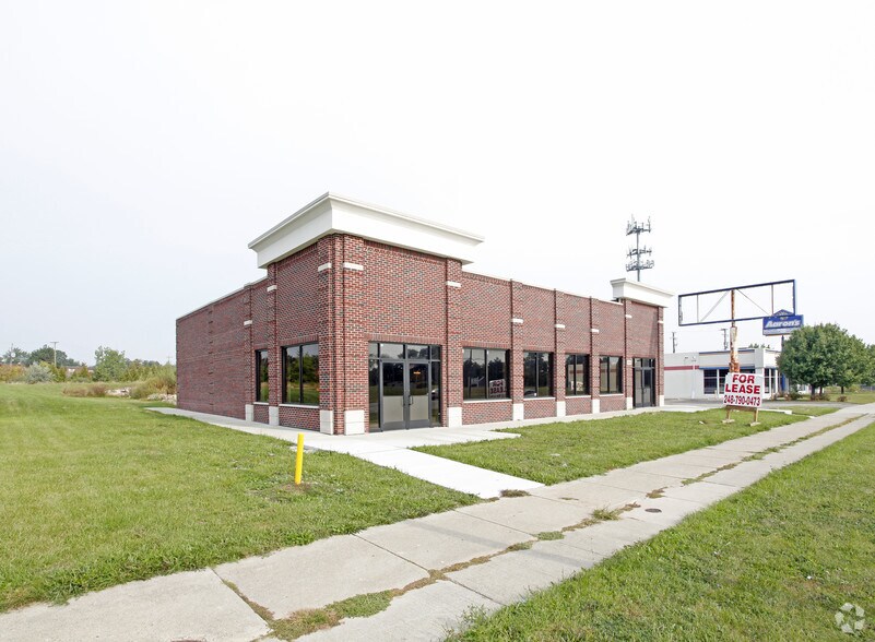 More Photos Of 1065 N Perry St, Pontiac Freestanding For Sale
