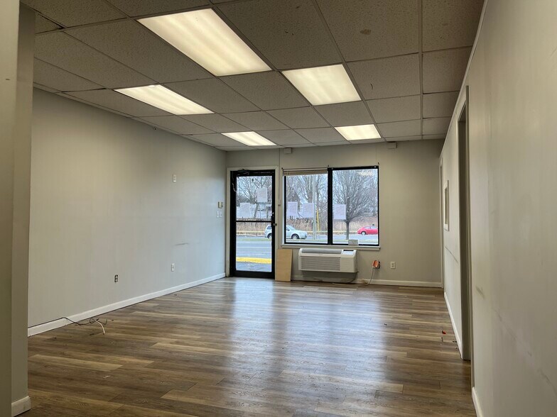 More Photos Of 167-187 Ferry Blvd, Stratford Freestanding For Lease