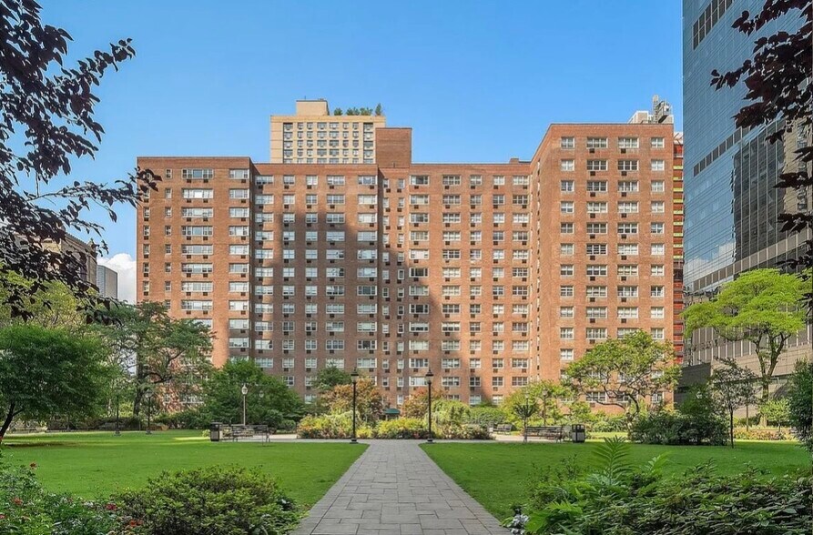 More Photos Of 30 W 60th St, New York Coworking Space
