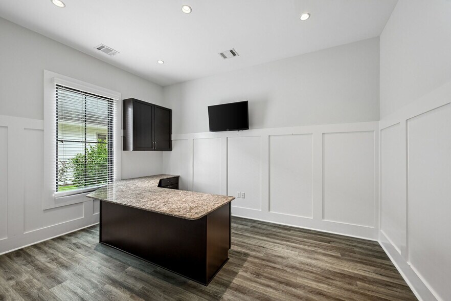 More Photos Of 27735 James Chapel Rd N, Holden Office For Sale