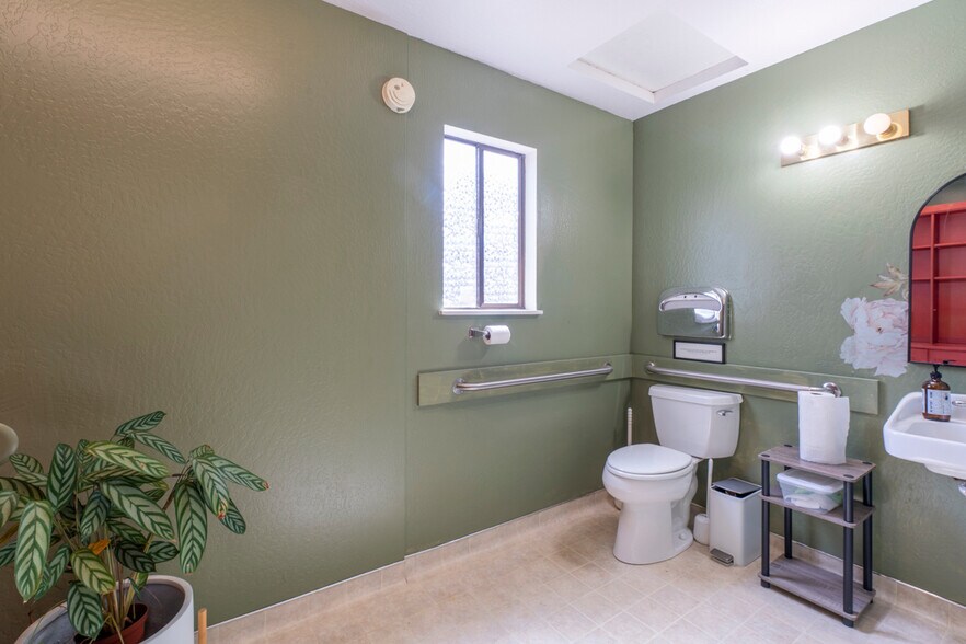 More Photos Of 483 E Chestnut St, Fort Bragg General Retail For Sale