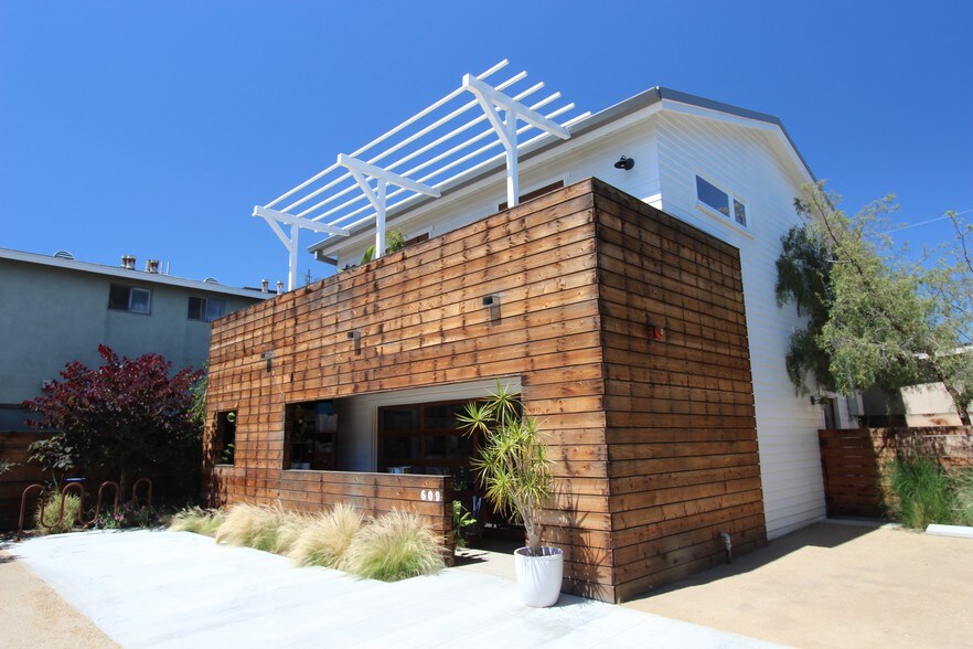 More Photos Of 613 E Santa Ana Blvd, Santa Ana Storefront Retail Residential For Lease