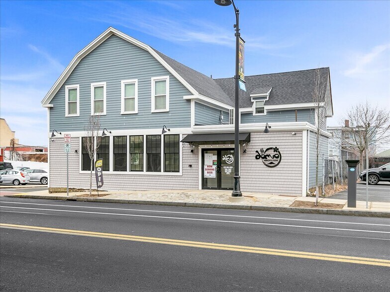 Primary Photo Of 374 Rantoul St, Beverly Restaurant For Lease