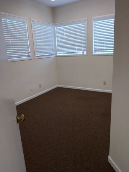 More Photos Of 3675 20th St, Vero Beach Office For Lease