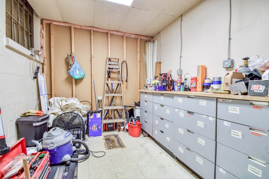 More Photos Of 1366 E 346th St, Eastlake Restaurant For Sale