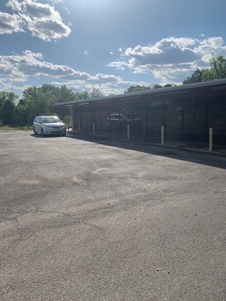 More Photos Of 16508 Hwy 65 S, Damascus Service Station For Sale