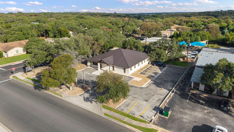More Photos Of 9518 Tioga Dr, San Antonio Office For Sale