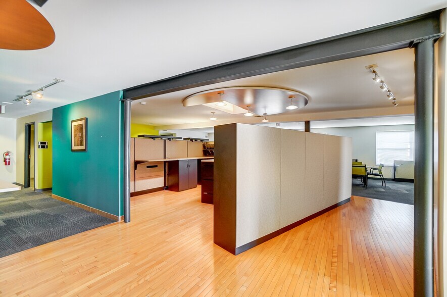 More Photos Of 3925-3927 Brotherton Rd, Cincinnati Office For Sale