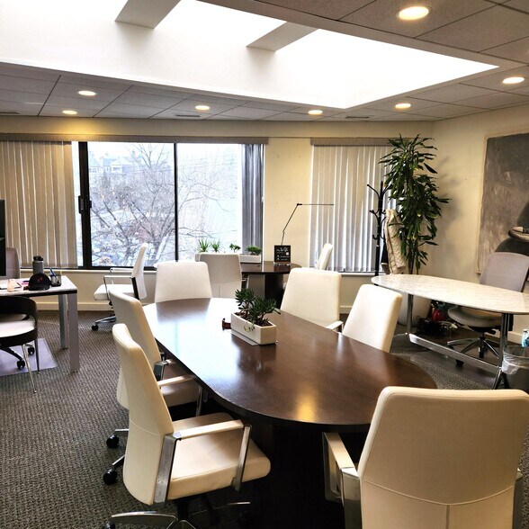 More Photos Of 71 Arch St, Greenwich Office For Lease