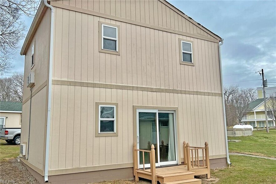 More Photos Of 504 W Lakeshore Dr, Kelleys Island Restaurant For Sale