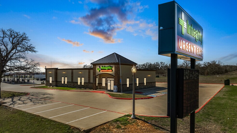 Primary Photo Of 1643 N Market St, Hearne Healthcare For Sale