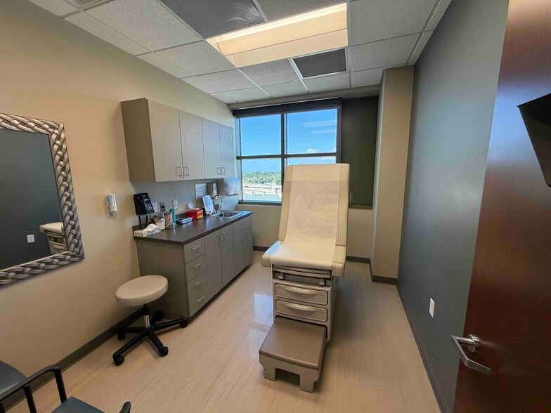 More Photos Of 801-811 N Orange Ave, Orlando Medical For Sale