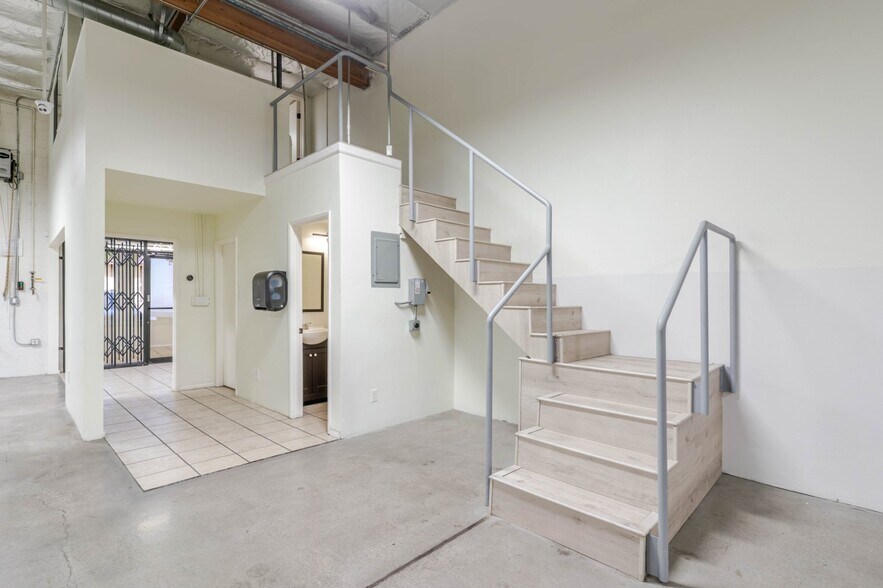 More Photos Of 12455 Branford St, Pacoima Warehouse For Sale