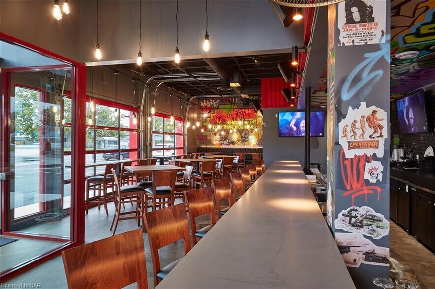 More Photos Of 7184 Drummond Rd, Niagara Falls Restaurant For Sale