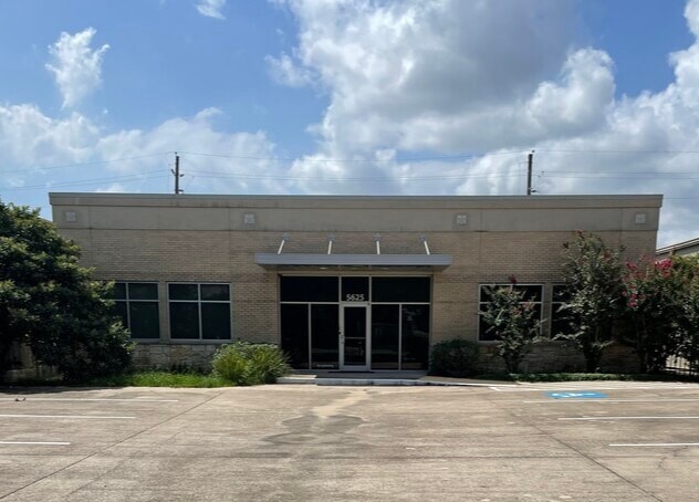 Primary Photo Of 5625 Schumacher Ln, Houston Medical For Lease