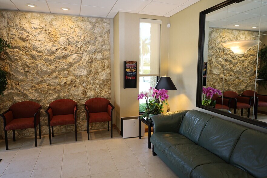 More Photos Of 4799 N Federal Hwy, Boca Raton Medical For Lease