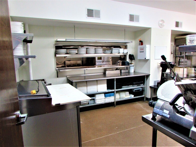 More Photos Of 6931 Gravois Ave, Saint Louis Restaurant For Sale