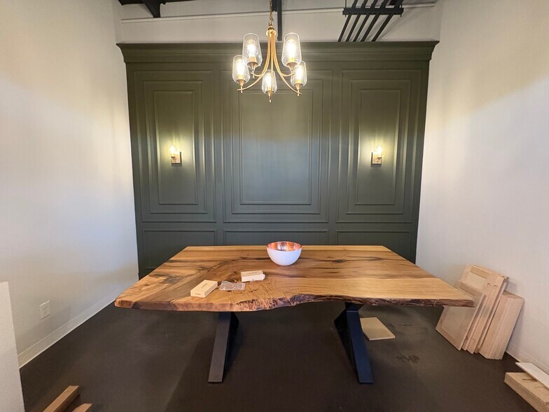 More Photos Of 2231 NW Broad St, Murfreesboro Showroom For Lease