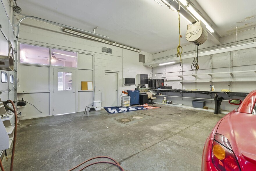More Photos Of 212 N Main St, Cynthiana Auto Repair For Sale