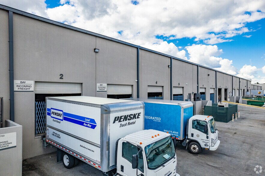 More Photos Of 7701-7739 Anderson Rd, Tampa Warehouse For Lease