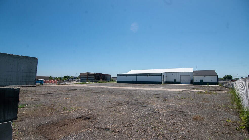 More Photos Of 250 Edwards Ave, New Castle Warehouse For Lease