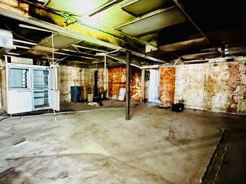 More Photos Of 1801 9th St, Wichita Falls General Retail For Sale